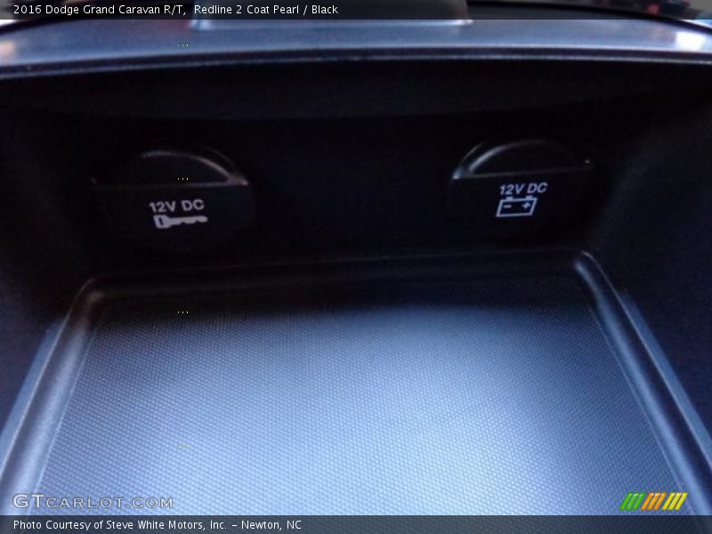 Redline 2 Coat Pearl / Black 2016 Dodge Grand Caravan R/T