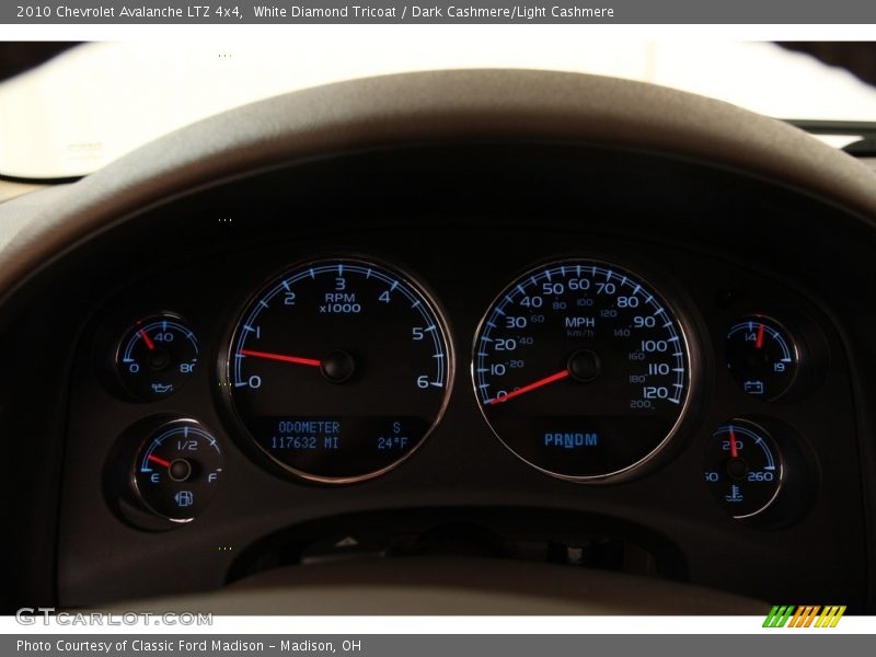 White Diamond Tricoat / Dark Cashmere/Light Cashmere 2010 Chevrolet Avalanche LTZ 4x4