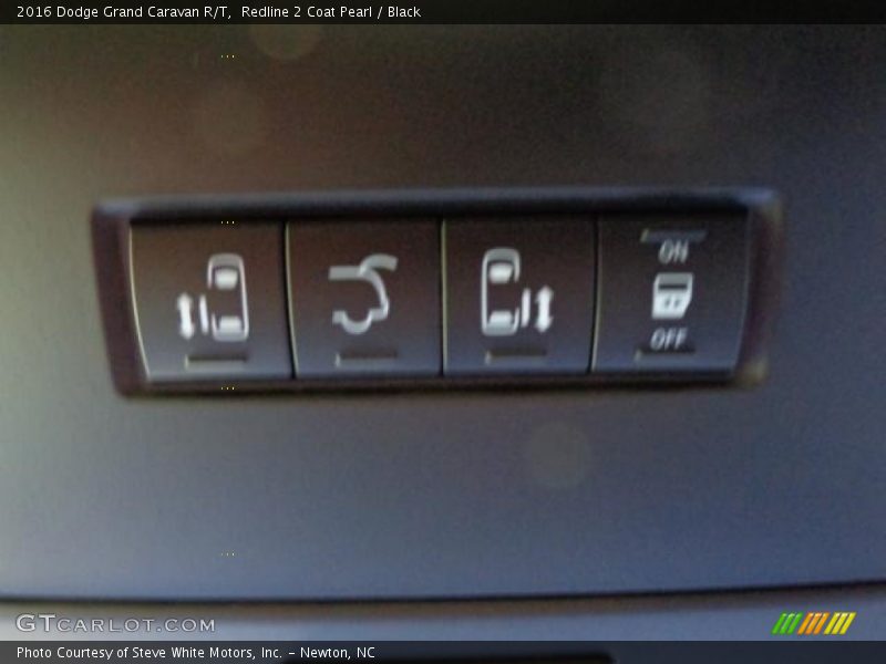 Redline 2 Coat Pearl / Black 2016 Dodge Grand Caravan R/T