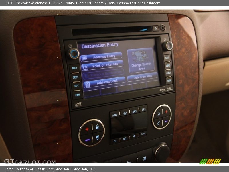 White Diamond Tricoat / Dark Cashmere/Light Cashmere 2010 Chevrolet Avalanche LTZ 4x4