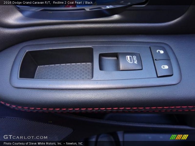 Redline 2 Coat Pearl / Black 2016 Dodge Grand Caravan R/T