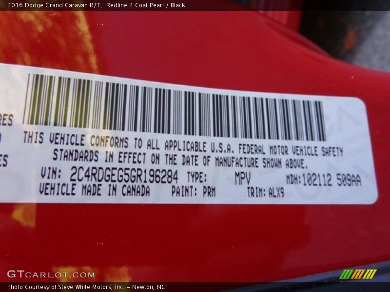 Redline 2 Coat Pearl / Black 2016 Dodge Grand Caravan R/T