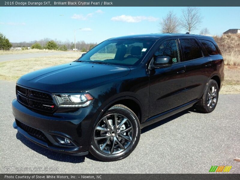 Front 3/4 View of 2016 Durango SXT
