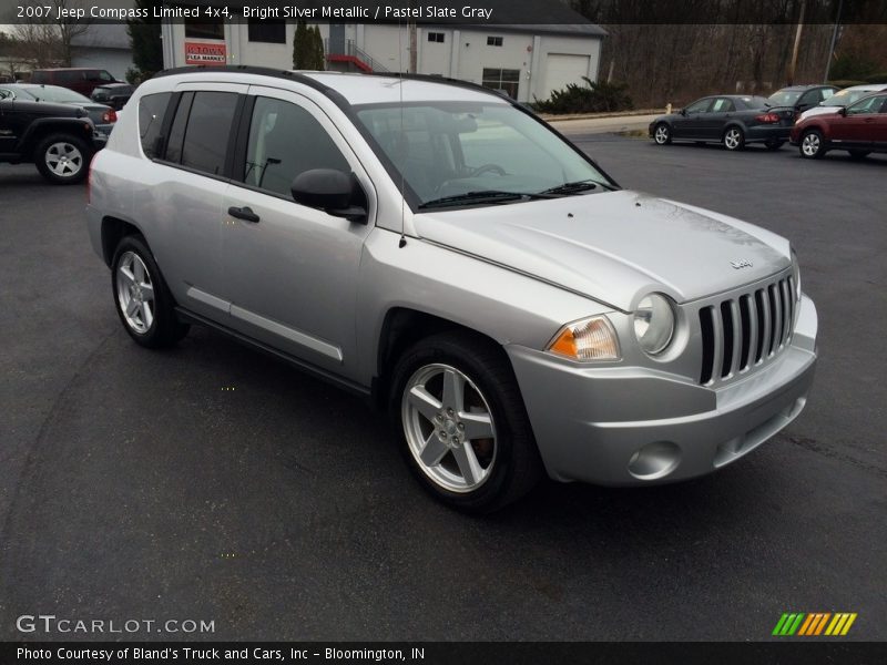 Front 3/4 View of 2007 Compass Limited 4x4