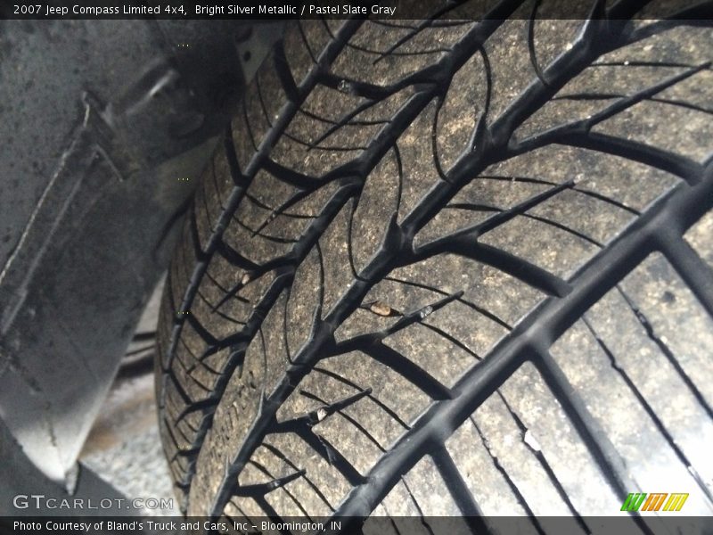 Bright Silver Metallic / Pastel Slate Gray 2007 Jeep Compass Limited 4x4