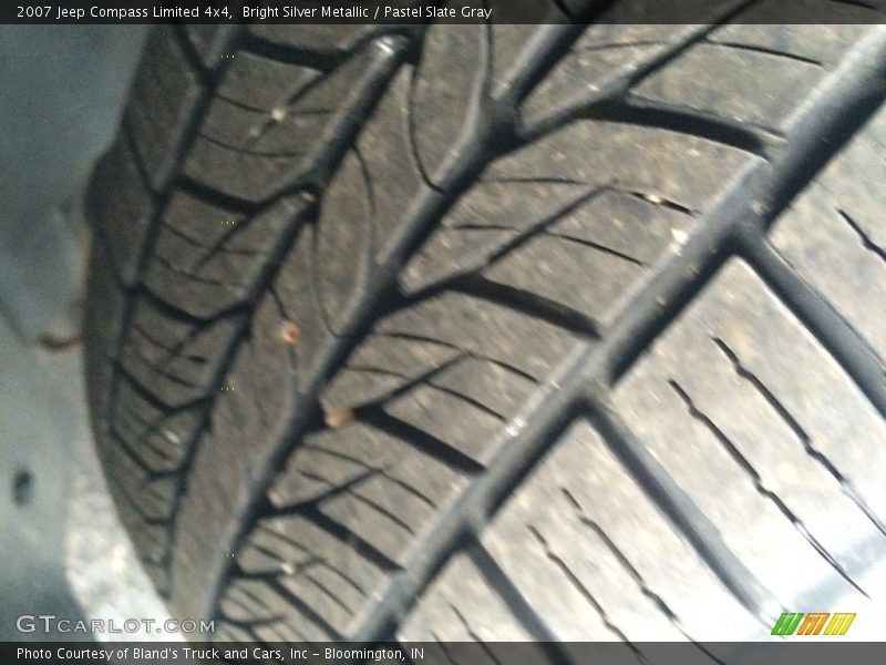 Bright Silver Metallic / Pastel Slate Gray 2007 Jeep Compass Limited 4x4