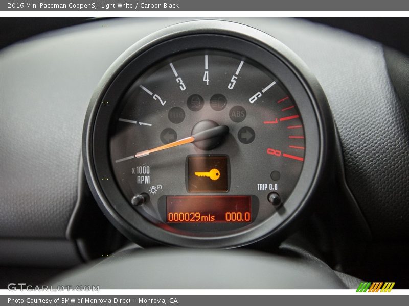 Light White / Carbon Black 2016 Mini Paceman Cooper S