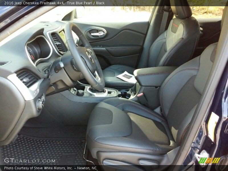 Front Seat of 2016 Cherokee Trailhawk 4x4