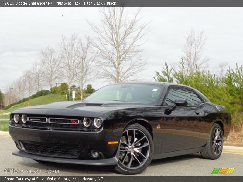 Front 3/4 View of 2016 Challenger R/T Plus Scat Pack