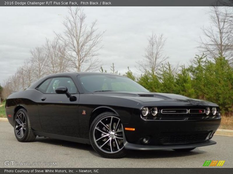 Front 3/4 View of 2016 Challenger R/T Plus Scat Pack