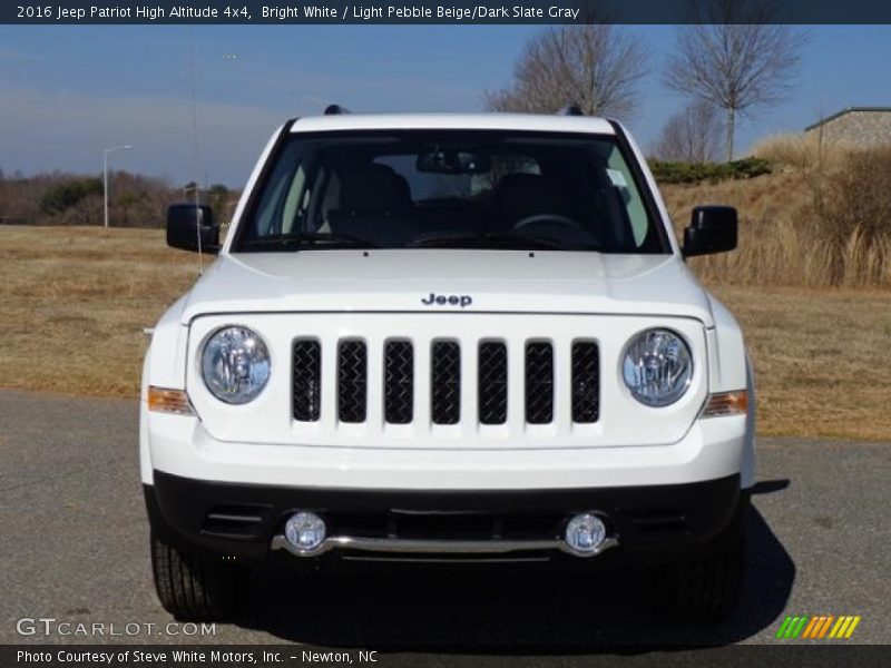 Bright White / Light Pebble Beige/Dark Slate Gray 2016 Jeep Patriot High Altitude 4x4