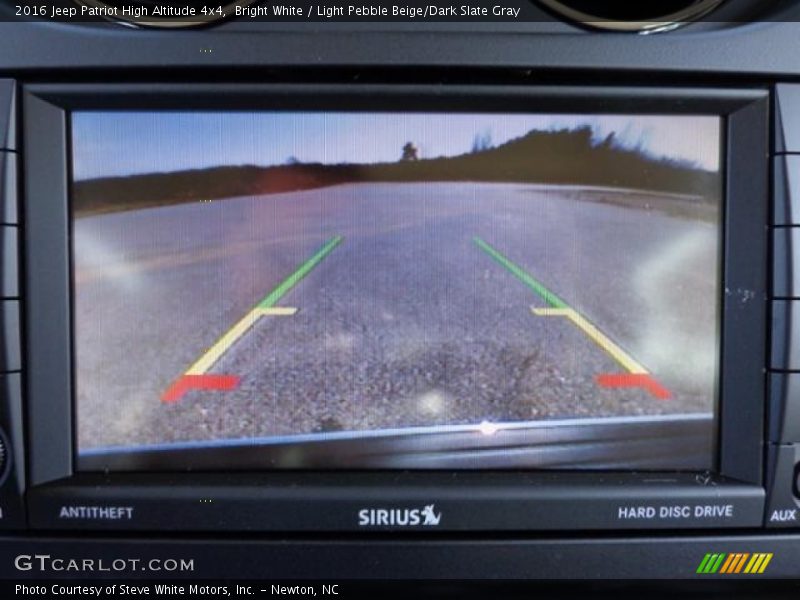 Bright White / Light Pebble Beige/Dark Slate Gray 2016 Jeep Patriot High Altitude 4x4