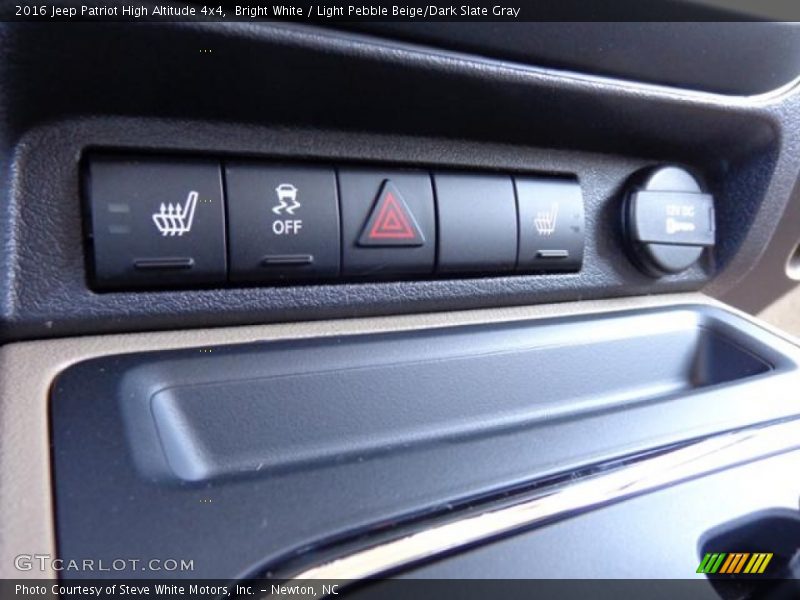 Bright White / Light Pebble Beige/Dark Slate Gray 2016 Jeep Patriot High Altitude 4x4