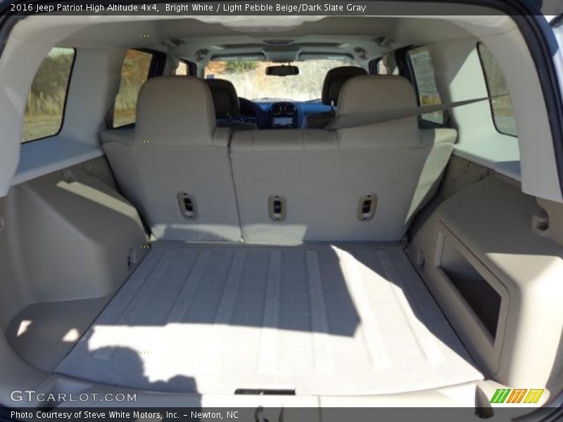 Bright White / Light Pebble Beige/Dark Slate Gray 2016 Jeep Patriot High Altitude 4x4