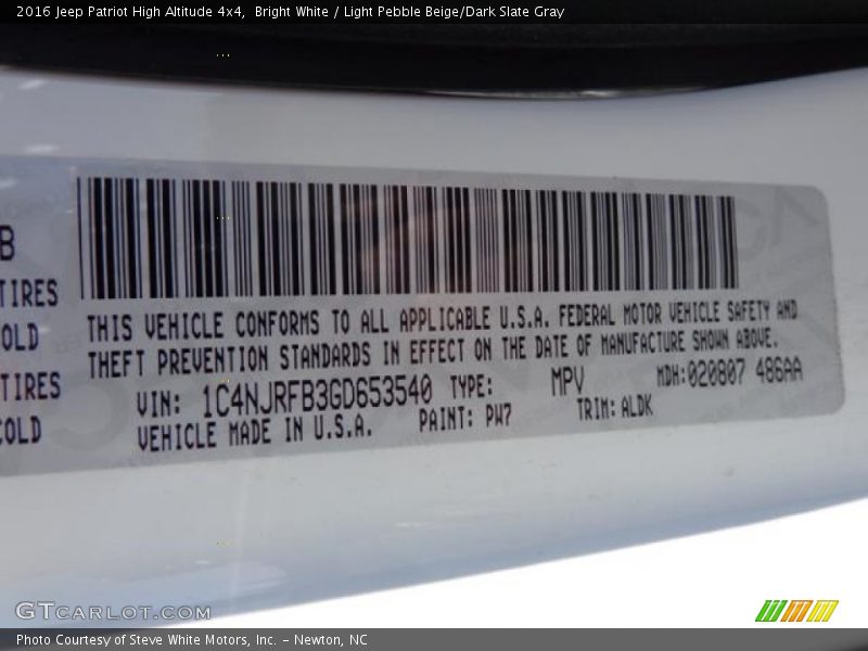 Bright White / Light Pebble Beige/Dark Slate Gray 2016 Jeep Patriot High Altitude 4x4