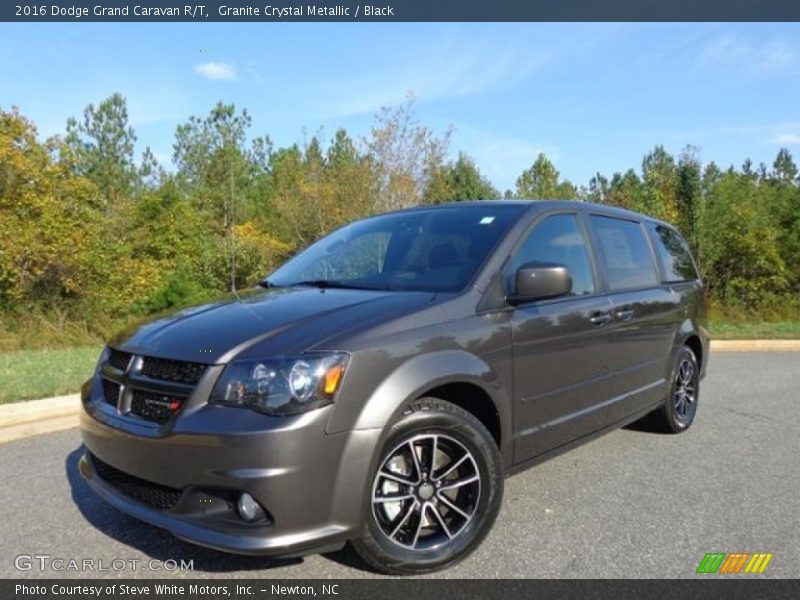 Front 3/4 View of 2016 Grand Caravan R/T