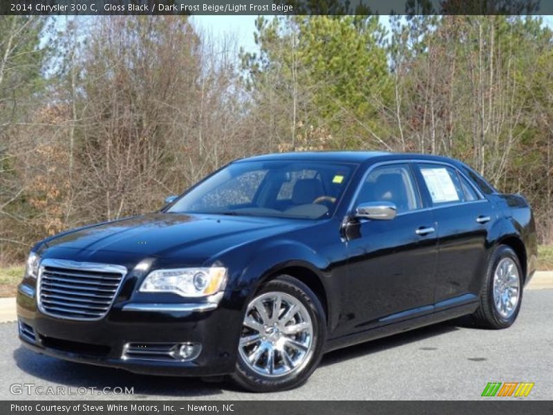 Front 3/4 View of 2014 300 C