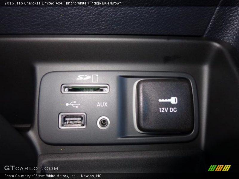 Bright White / Indigo Blue/Brown 2016 Jeep Cherokee Limited 4x4