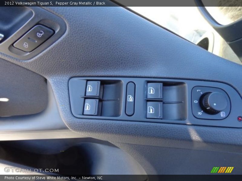 Pepper Gray Metallic / Black 2012 Volkswagen Tiguan S