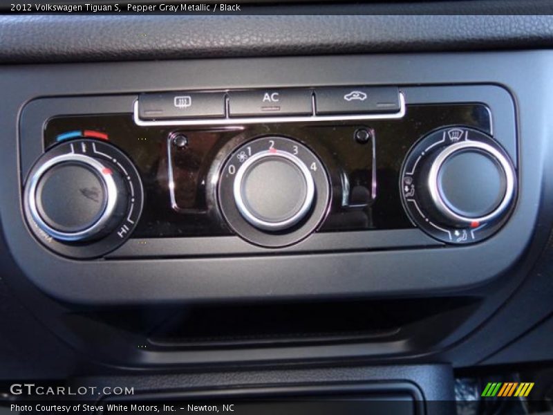 Pepper Gray Metallic / Black 2012 Volkswagen Tiguan S