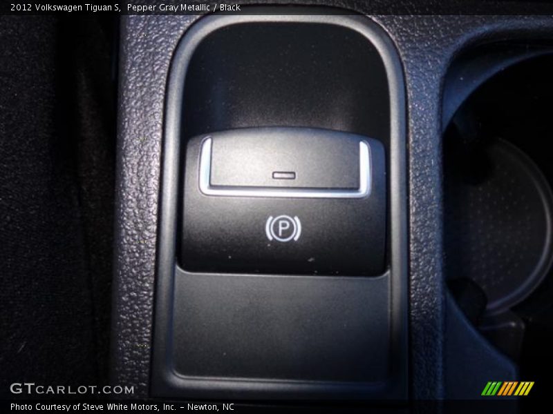 Pepper Gray Metallic / Black 2012 Volkswagen Tiguan S