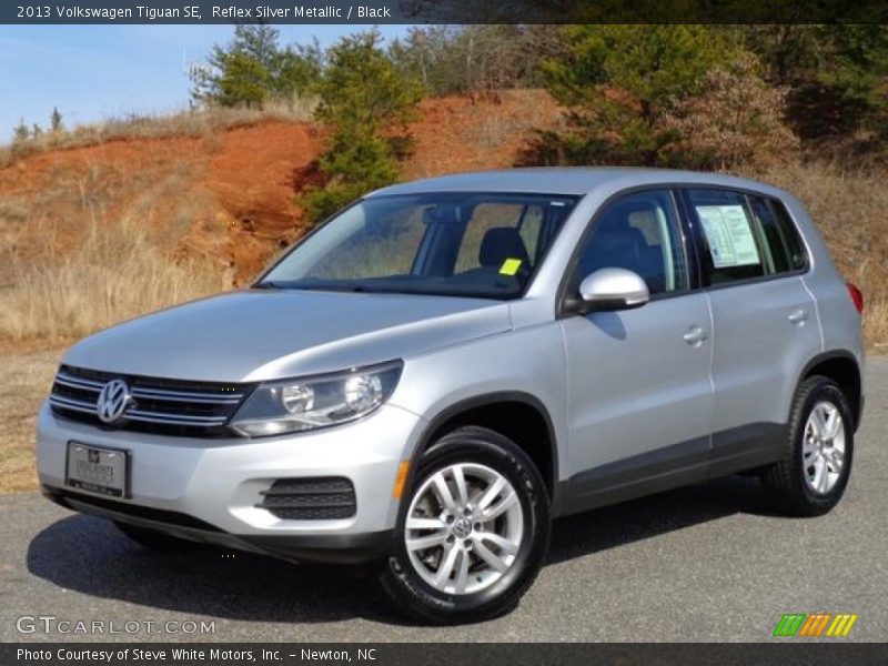 Reflex Silver Metallic / Black 2013 Volkswagen Tiguan SE