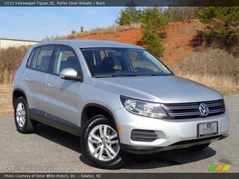 Reflex Silver Metallic / Black 2013 Volkswagen Tiguan SE