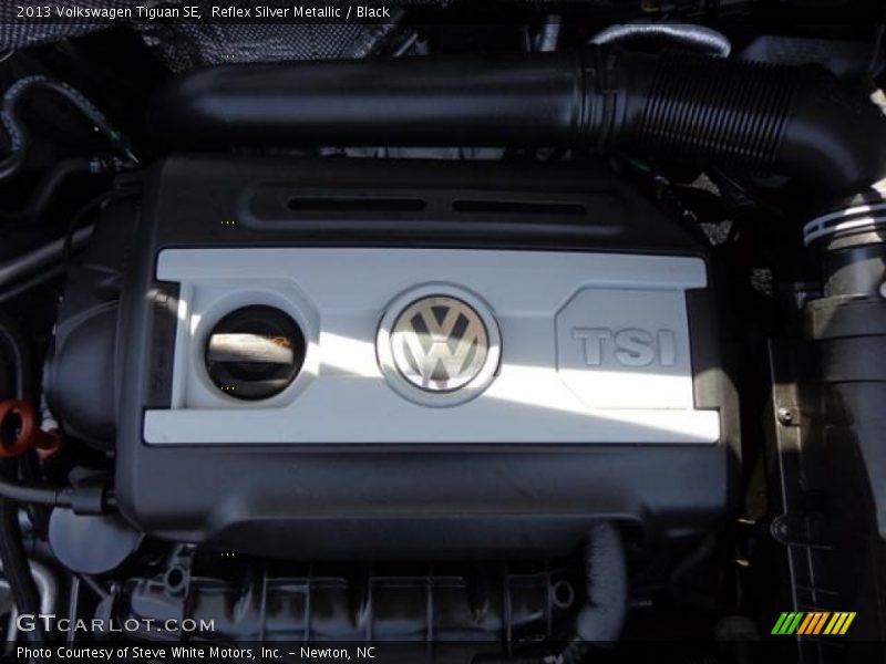 Reflex Silver Metallic / Black 2013 Volkswagen Tiguan SE
