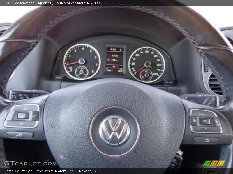 Reflex Silver Metallic / Black 2013 Volkswagen Tiguan SE