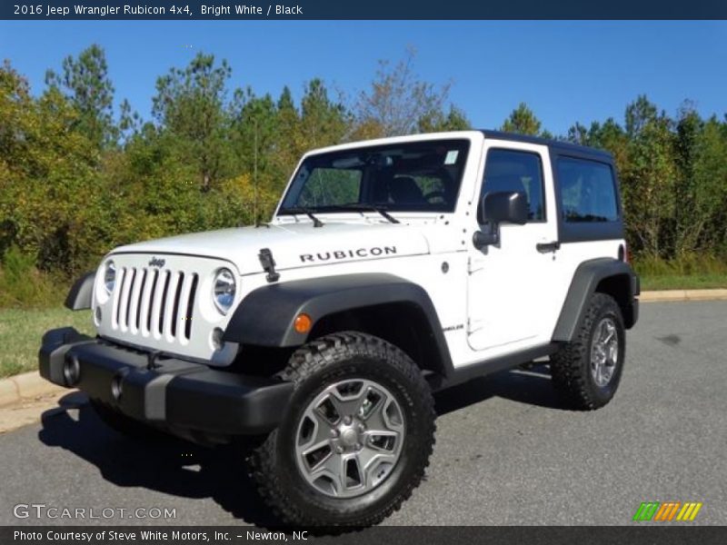 Front 3/4 View of 2016 Wrangler Rubicon 4x4