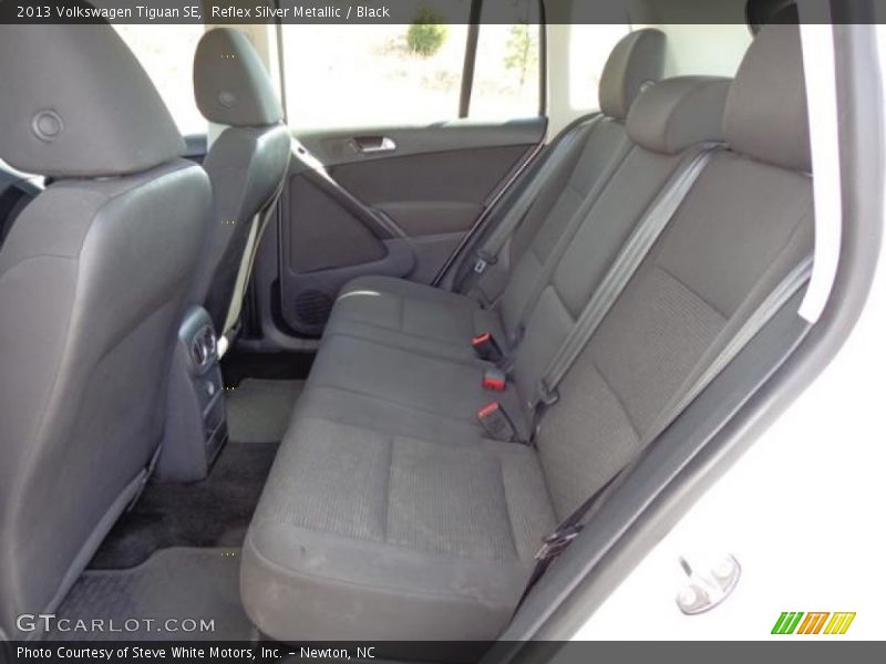 Reflex Silver Metallic / Black 2013 Volkswagen Tiguan SE