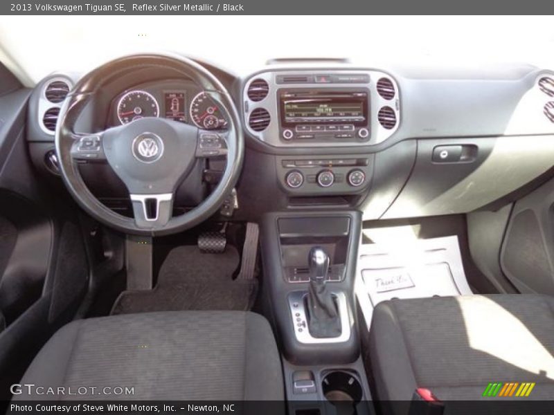 Reflex Silver Metallic / Black 2013 Volkswagen Tiguan SE