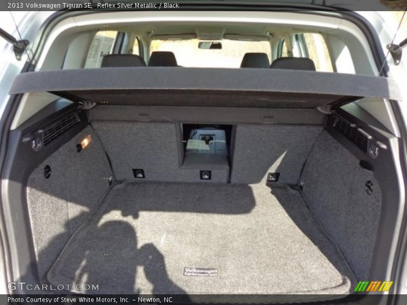 Reflex Silver Metallic / Black 2013 Volkswagen Tiguan SE