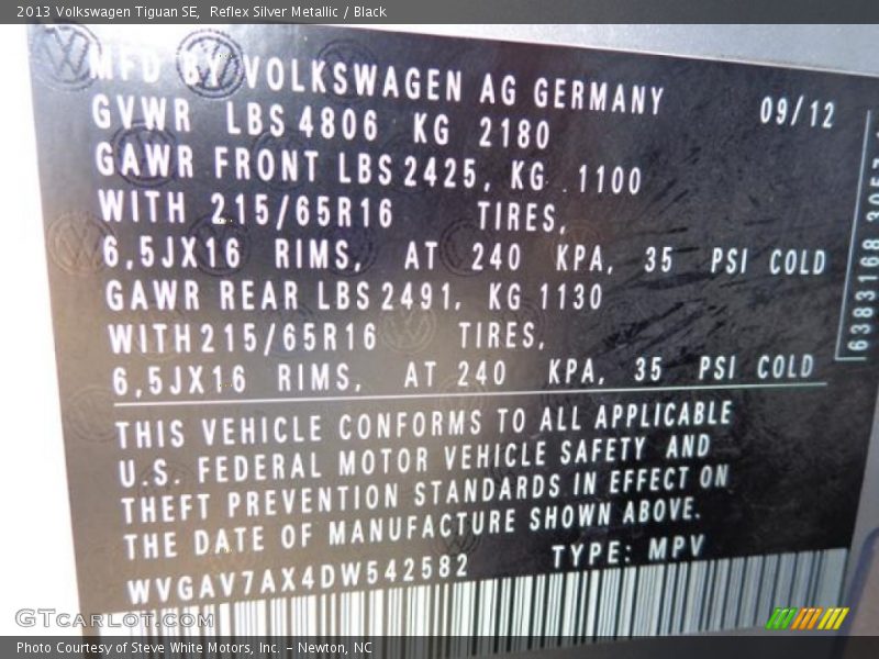 Reflex Silver Metallic / Black 2013 Volkswagen Tiguan SE