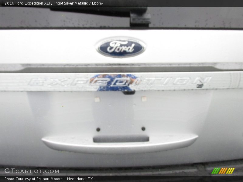 Ingot Silver Metallic / Ebony 2016 Ford Expedition XLT