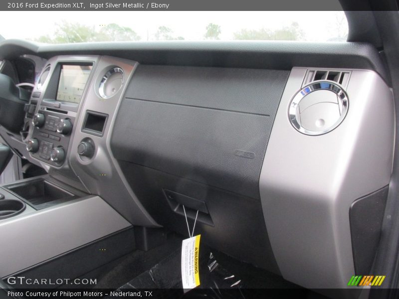 Ingot Silver Metallic / Ebony 2016 Ford Expedition XLT