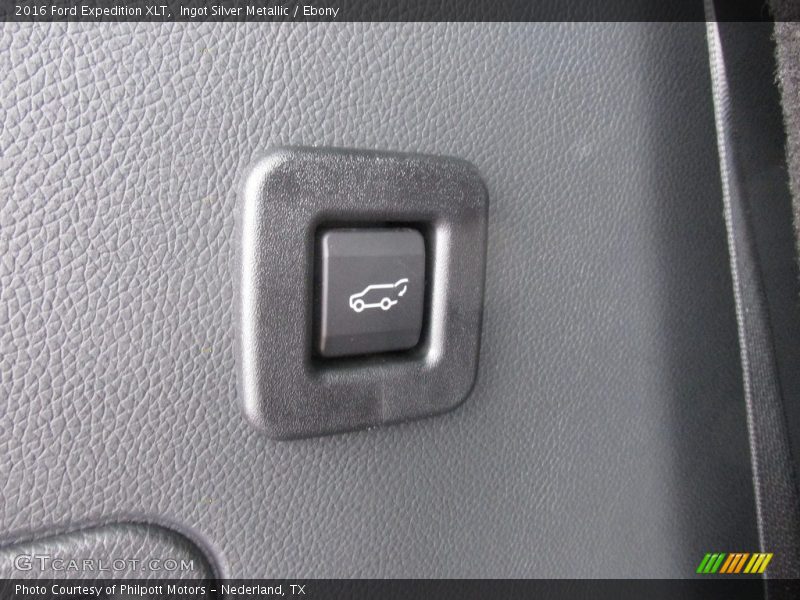 Ingot Silver Metallic / Ebony 2016 Ford Expedition XLT