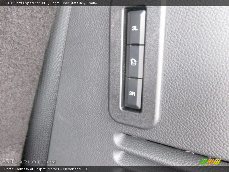 Ingot Silver Metallic / Ebony 2016 Ford Expedition XLT