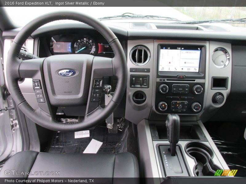 Ingot Silver Metallic / Ebony 2016 Ford Expedition XLT