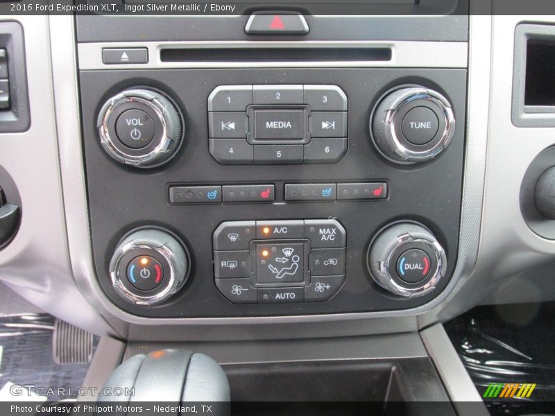 Ingot Silver Metallic / Ebony 2016 Ford Expedition XLT