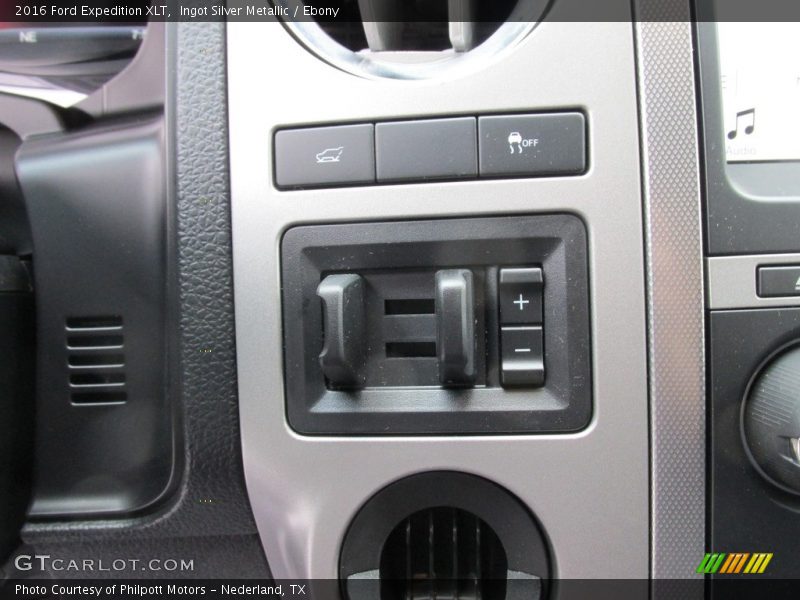 Ingot Silver Metallic / Ebony 2016 Ford Expedition XLT