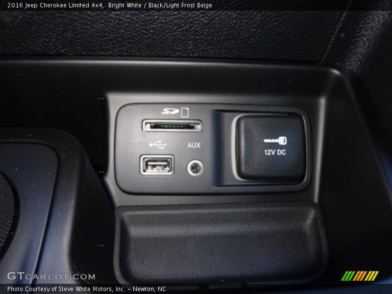 Bright White / Black/Light Frost Beige 2016 Jeep Cherokee Limited 4x4