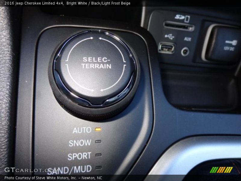 Bright White / Black/Light Frost Beige 2016 Jeep Cherokee Limited 4x4