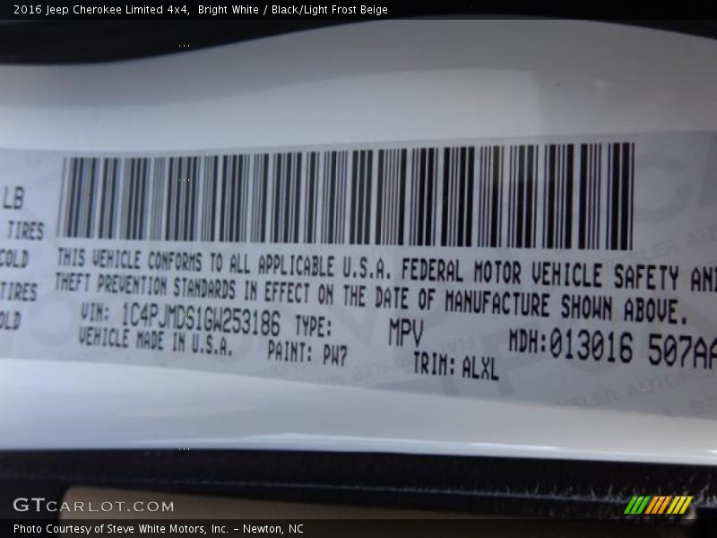 Bright White / Black/Light Frost Beige 2016 Jeep Cherokee Limited 4x4