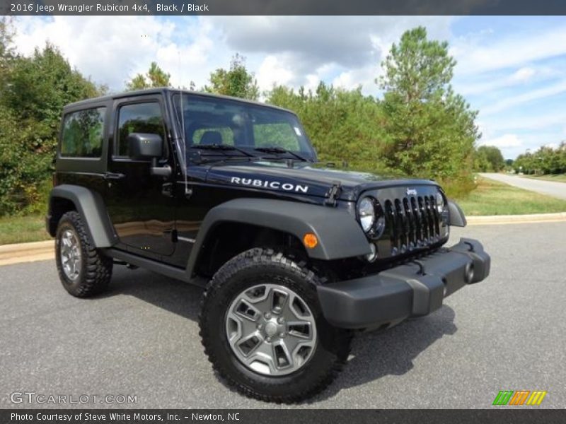 Front 3/4 View of 2016 Wrangler Rubicon 4x4
