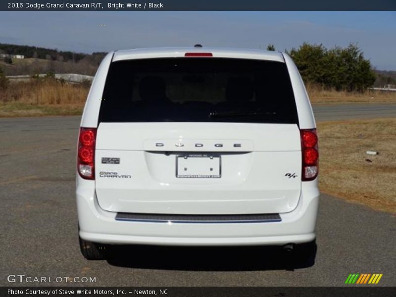 Bright White / Black 2016 Dodge Grand Caravan R/T