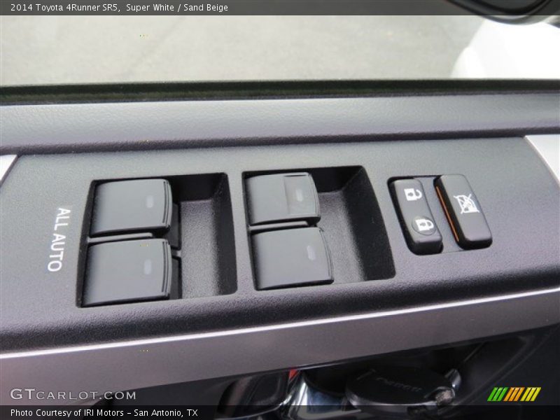 Super White / Sand Beige 2014 Toyota 4Runner SR5
