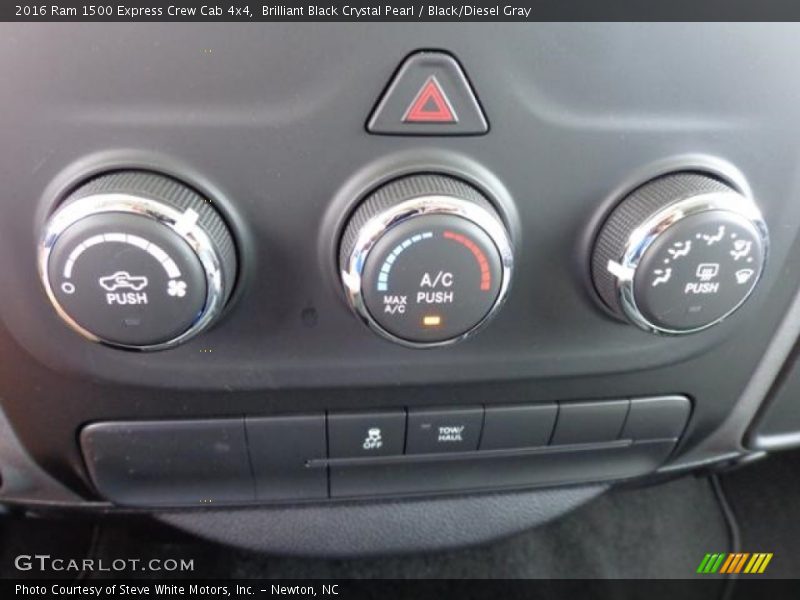 Brilliant Black Crystal Pearl / Black/Diesel Gray 2016 Ram 1500 Express Crew Cab 4x4