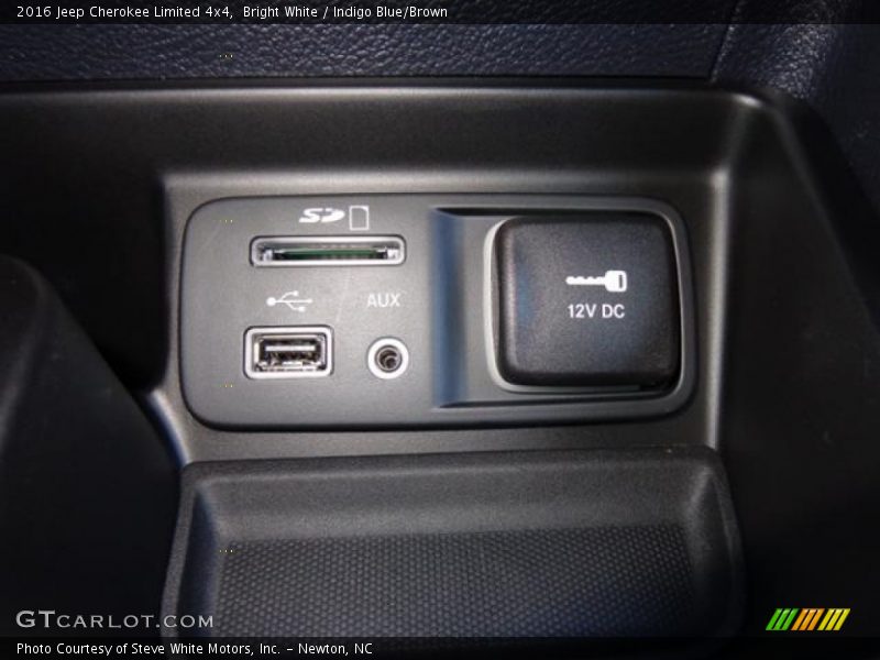 Bright White / Indigo Blue/Brown 2016 Jeep Cherokee Limited 4x4