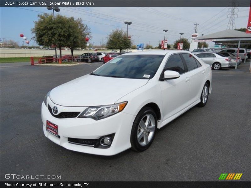 Super White / Black/Ash 2014 Toyota Camry SE